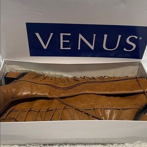 VENUS Tan Lace-Up Boots